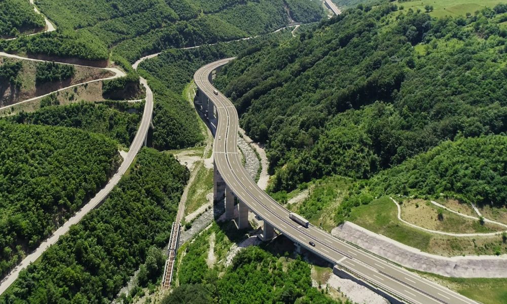 Shkaku i vapës nga nesër kufizohet qarkullimi i automjeteve me peshë mbi 15 tonësh