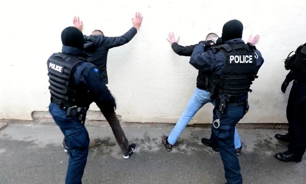 Arrestohen dy persona në Ferizaj për posedim të drogës